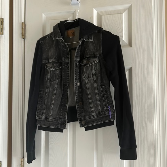 American Eagle Outfitters Jackets & Blazers - American Eagle Ladies Hooded mixed media denim jacket